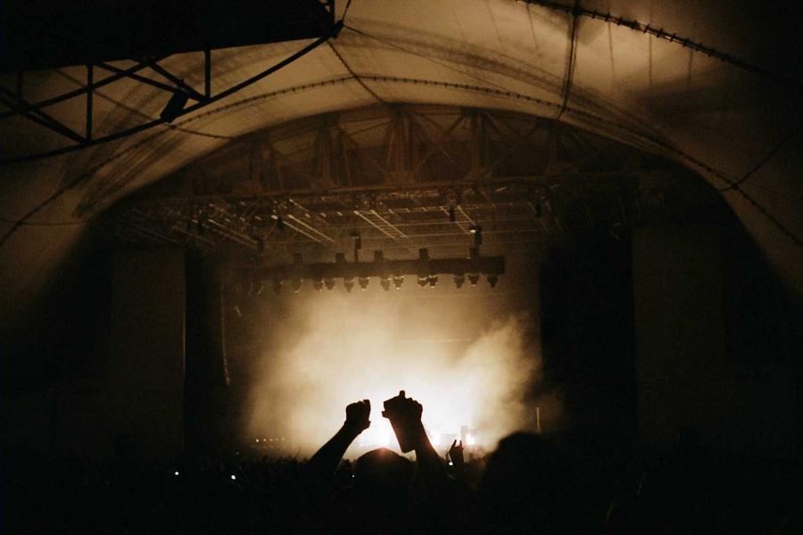 Silhouettes dans la lumière